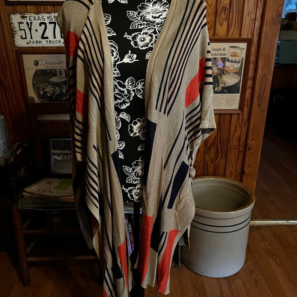 Shawl/Cardigan with Geometric Pattern